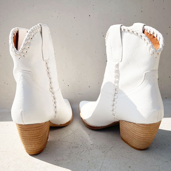 NEW Western Cowboy Whipstitched Ankle Boots
Pointy Toe Block Heel Distress White - Picture 10 of 16